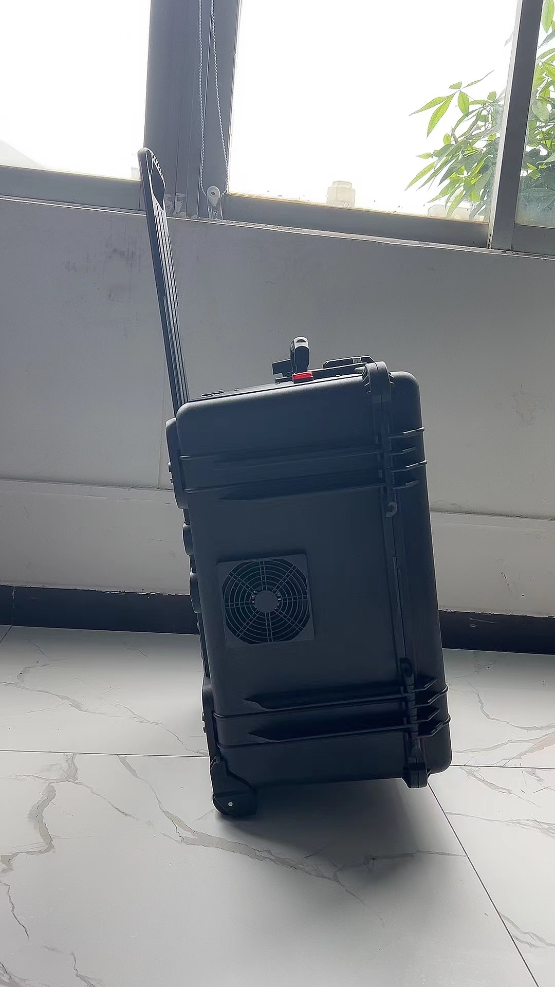 吉水手拉箱型移动通信干扰器